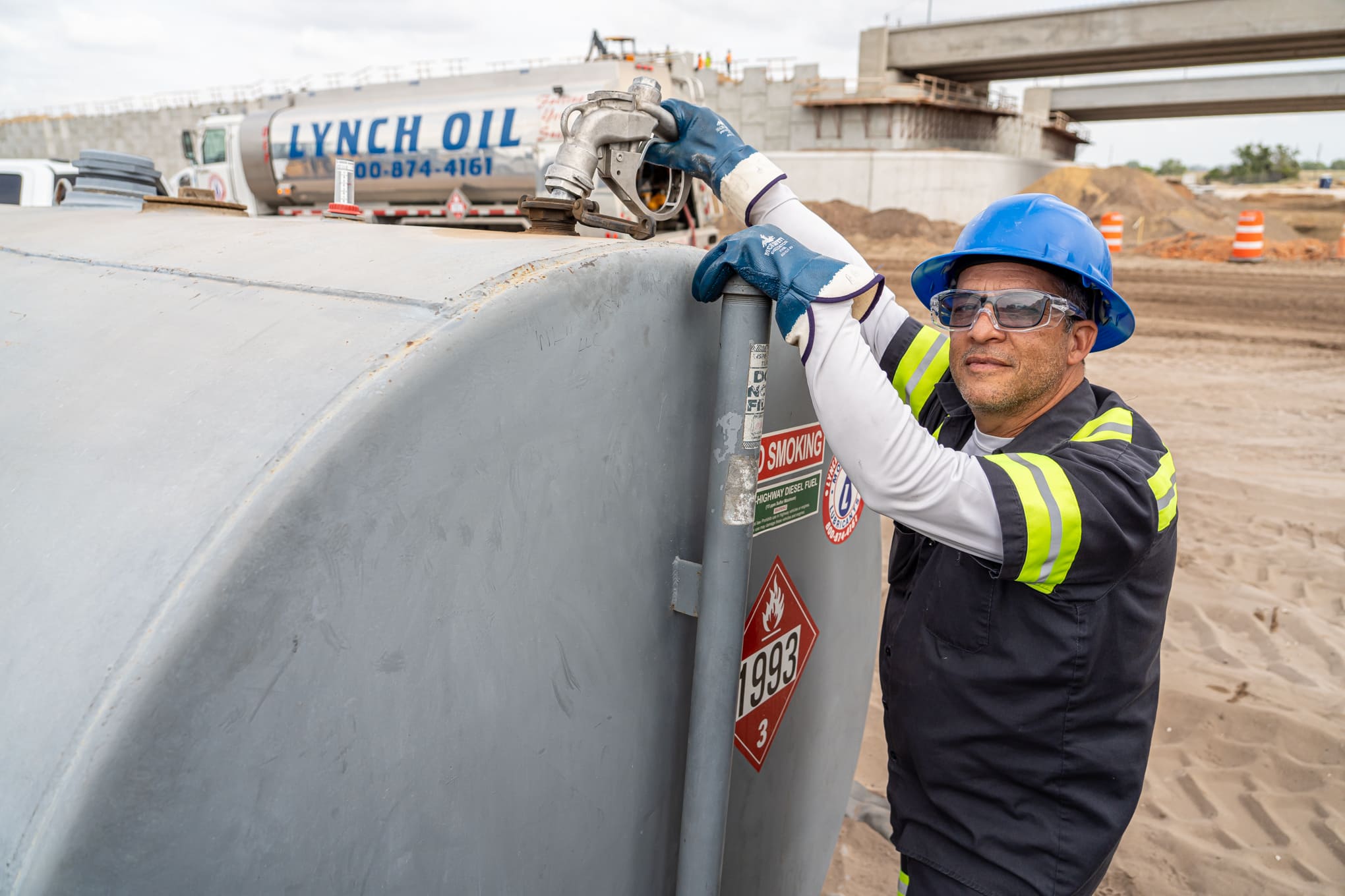 Lynch Oil fuel delivery truck servicing customers in Florida