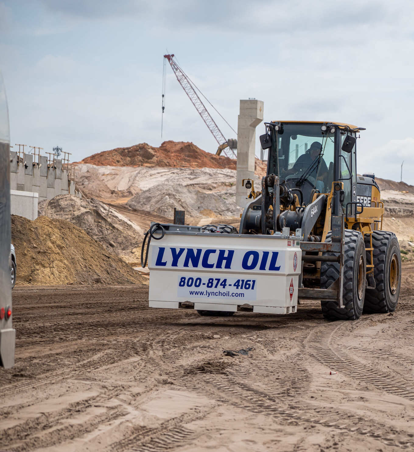 Lynch Oil fuel delivery truck servicing customers in Florida
