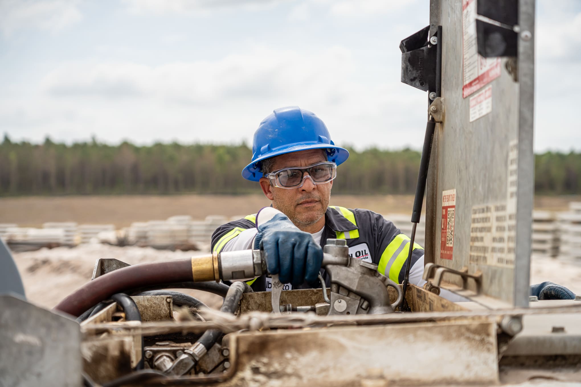 Lynch Oil fuel delivery truck servicing customers in Florida