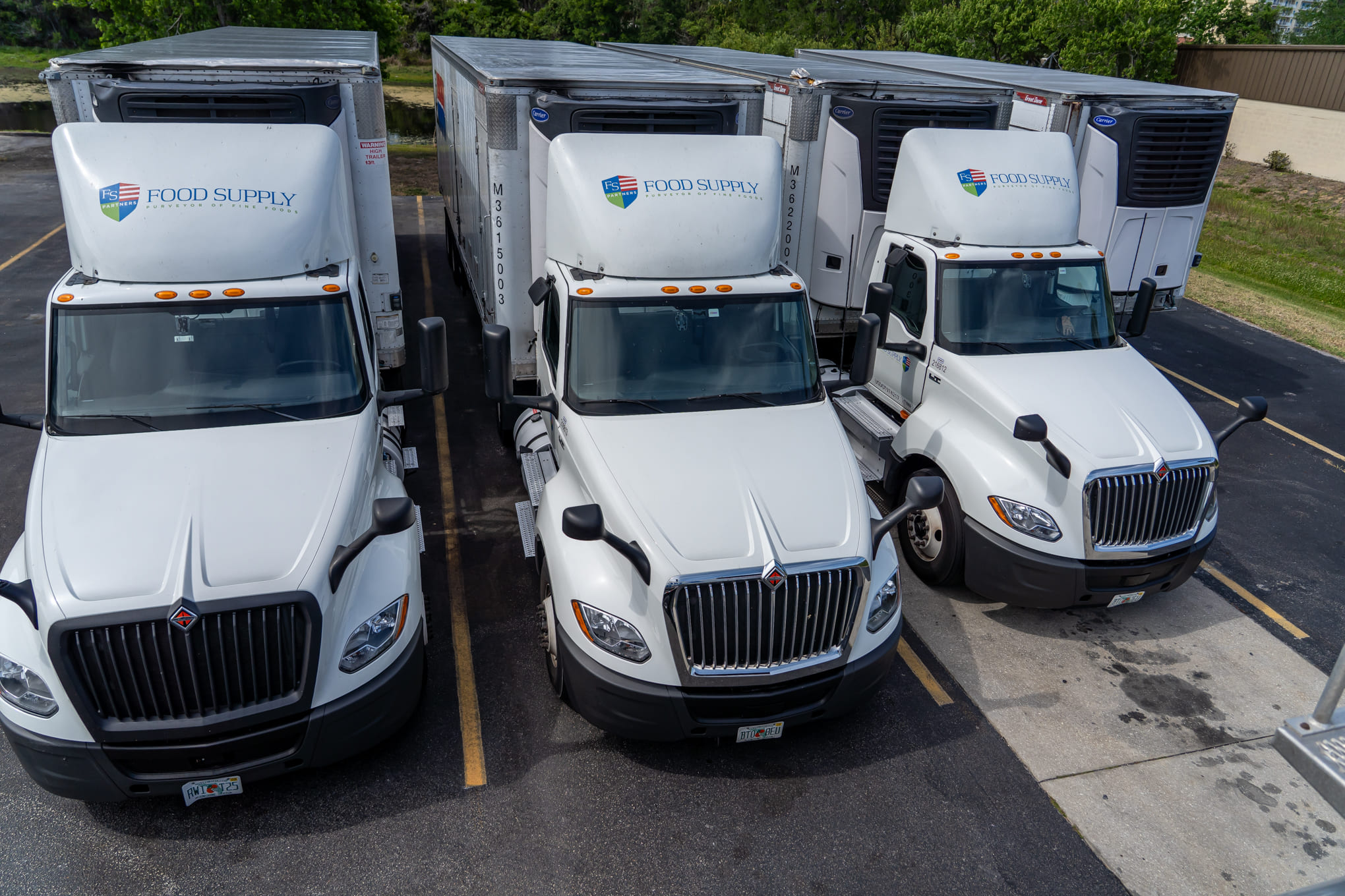 Lynch Oil fuel delivery truck servicing customers in Florida