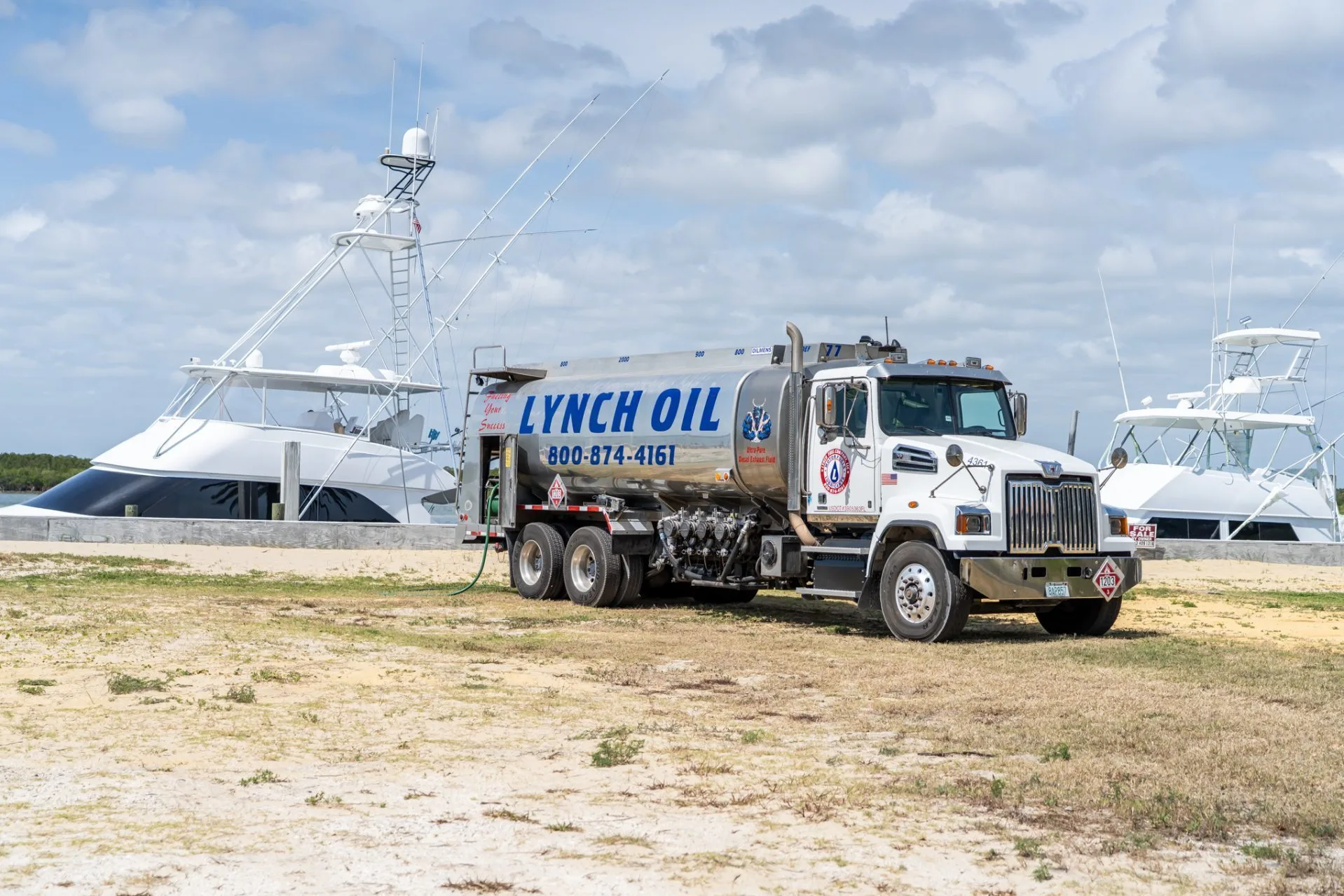 Lynch Oil fuel delivery truck servicing customers in Florida